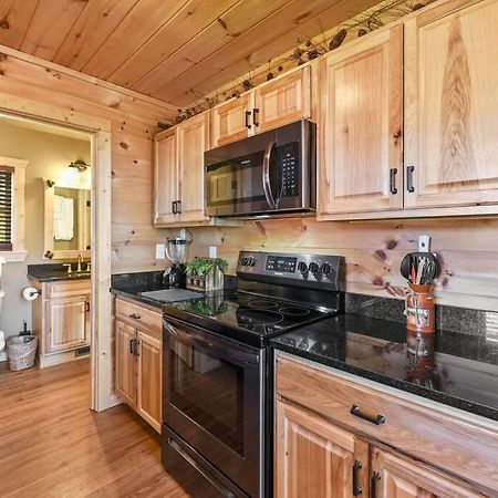 Walnut Ridge Cabin. Sleeps 7-11! Hot Tub, Pool Table, Minutes To Downtown Gatlinburg! Luaran gambar