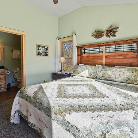 Walnut Ridge Cabin. Sleeps 7-11! Hot Tub, Pool Table, Minutes To Downtown Gatlinburg! Luaran gambar