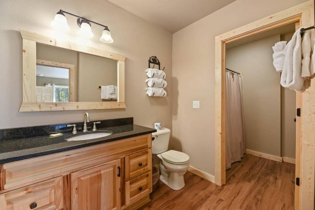 Walnut Ridge Cabin. Sleeps 7-11! Hot Tub, Pool Table, Minutes To Downtown Gatlinburg! Luaran gambar