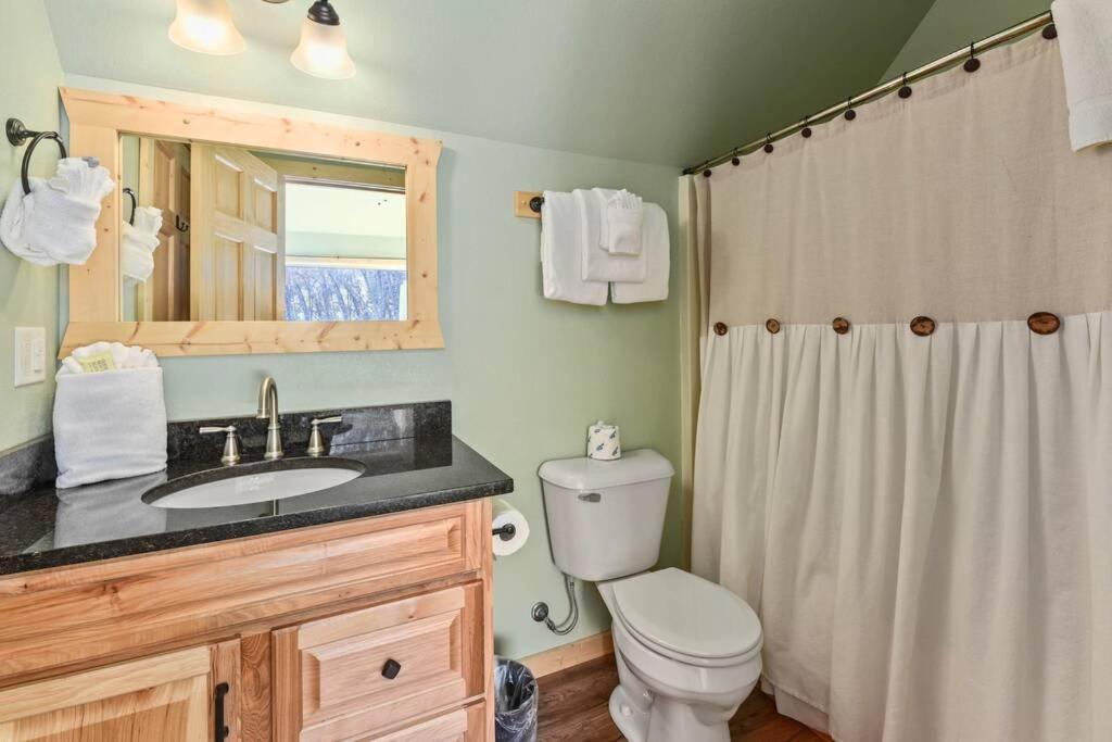Walnut Ridge Cabin. Sleeps 7-11! Hot Tub, Pool Table, Minutes To Downtown Gatlinburg! Luaran gambar