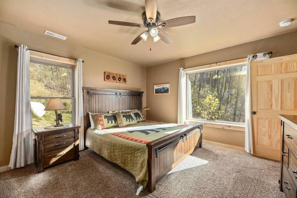 Walnut Ridge Cabin. Sleeps 7-11! Hot Tub, Pool Table, Minutes To Downtown Gatlinburg! Luaran gambar