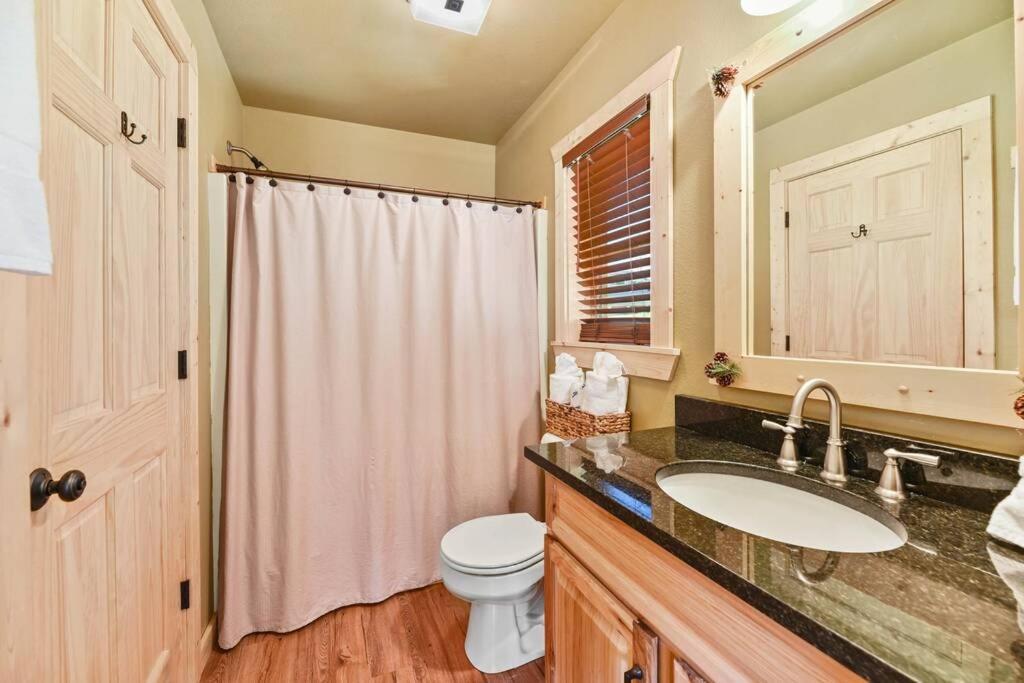 Walnut Ridge Cabin. Sleeps 7-11! Hot Tub, Pool Table, Minutes To Downtown Gatlinburg! Luaran gambar