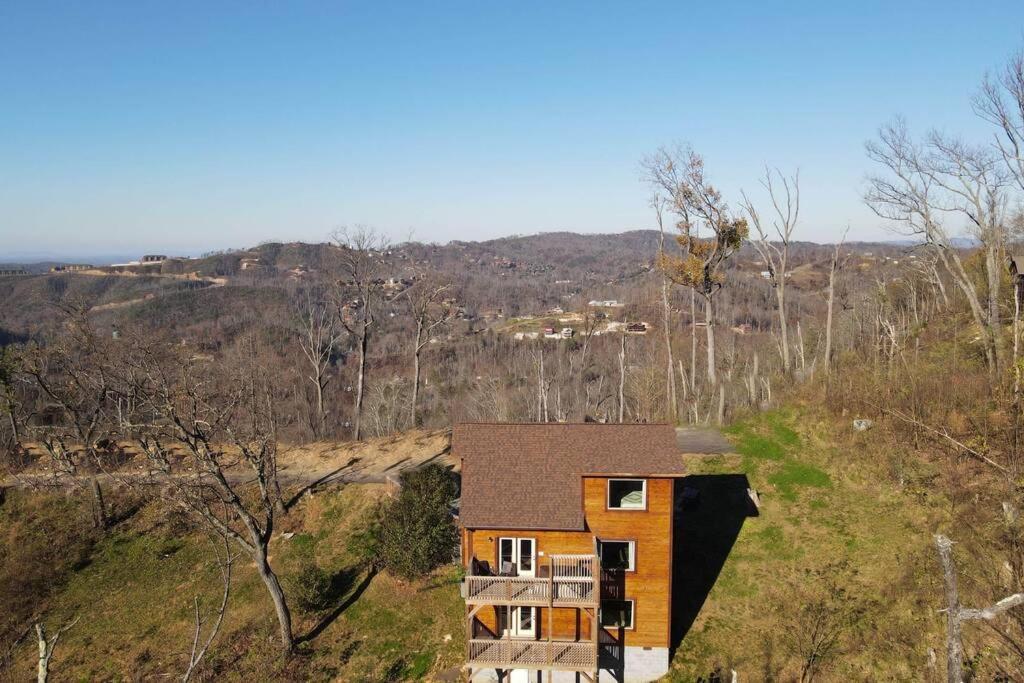 Walnut Ridge Cabin. Sleeps 7-11! Hot Tub, Pool Table, Minutes To Downtown Gatlinburg! Luaran gambar