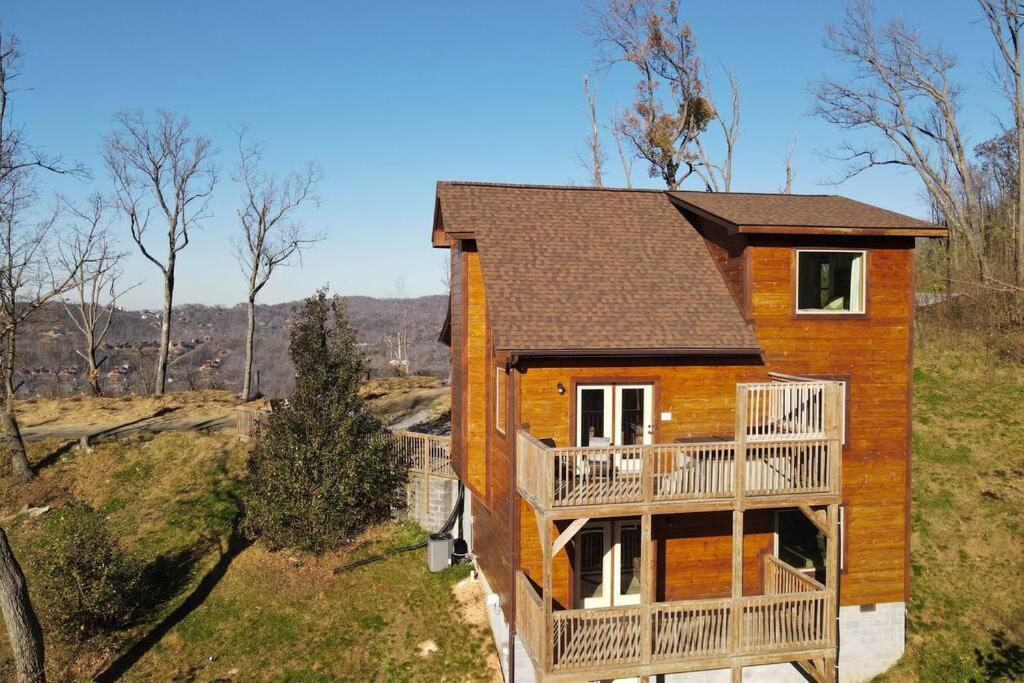 Walnut Ridge Cabin. Sleeps 7-11! Hot Tub, Pool Table, Minutes To Downtown Gatlinburg! Luaran gambar