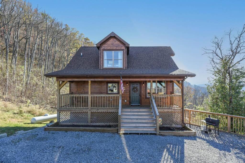 Walnut Ridge Cabin. Sleeps 7-11! Hot Tub, Pool Table, Minutes To Downtown Gatlinburg! Luaran gambar