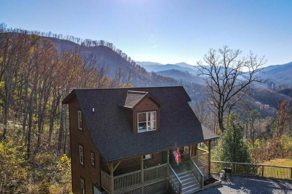 Walnut Ridge Cabin. Sleeps 7-11! Hot Tub, Pool Table, Minutes To Downtown Gatlinburg! Luaran gambar