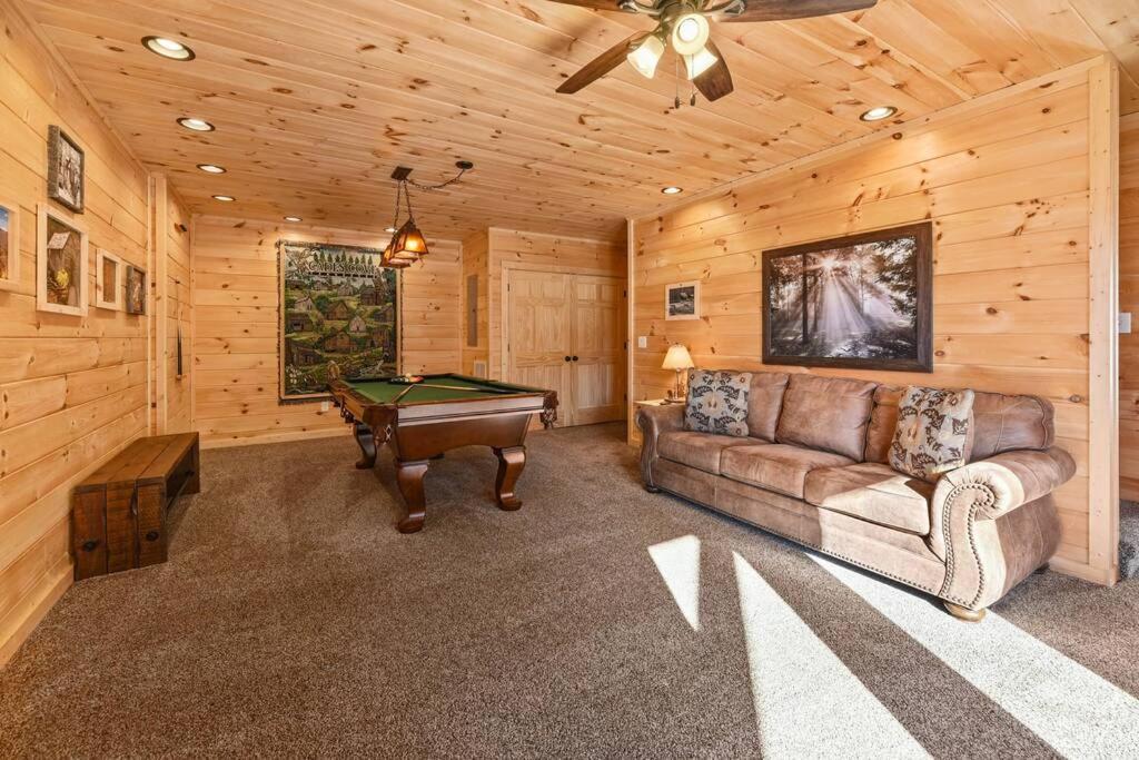 Walnut Ridge Cabin. Sleeps 7-11! Hot Tub, Pool Table, Minutes To Downtown Gatlinburg! Luaran gambar