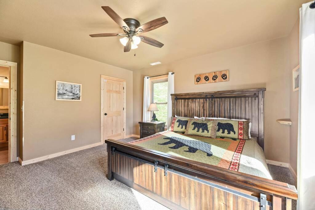 Walnut Ridge Cabin. Sleeps 7-11! Hot Tub, Pool Table, Minutes To Downtown Gatlinburg! Luaran gambar